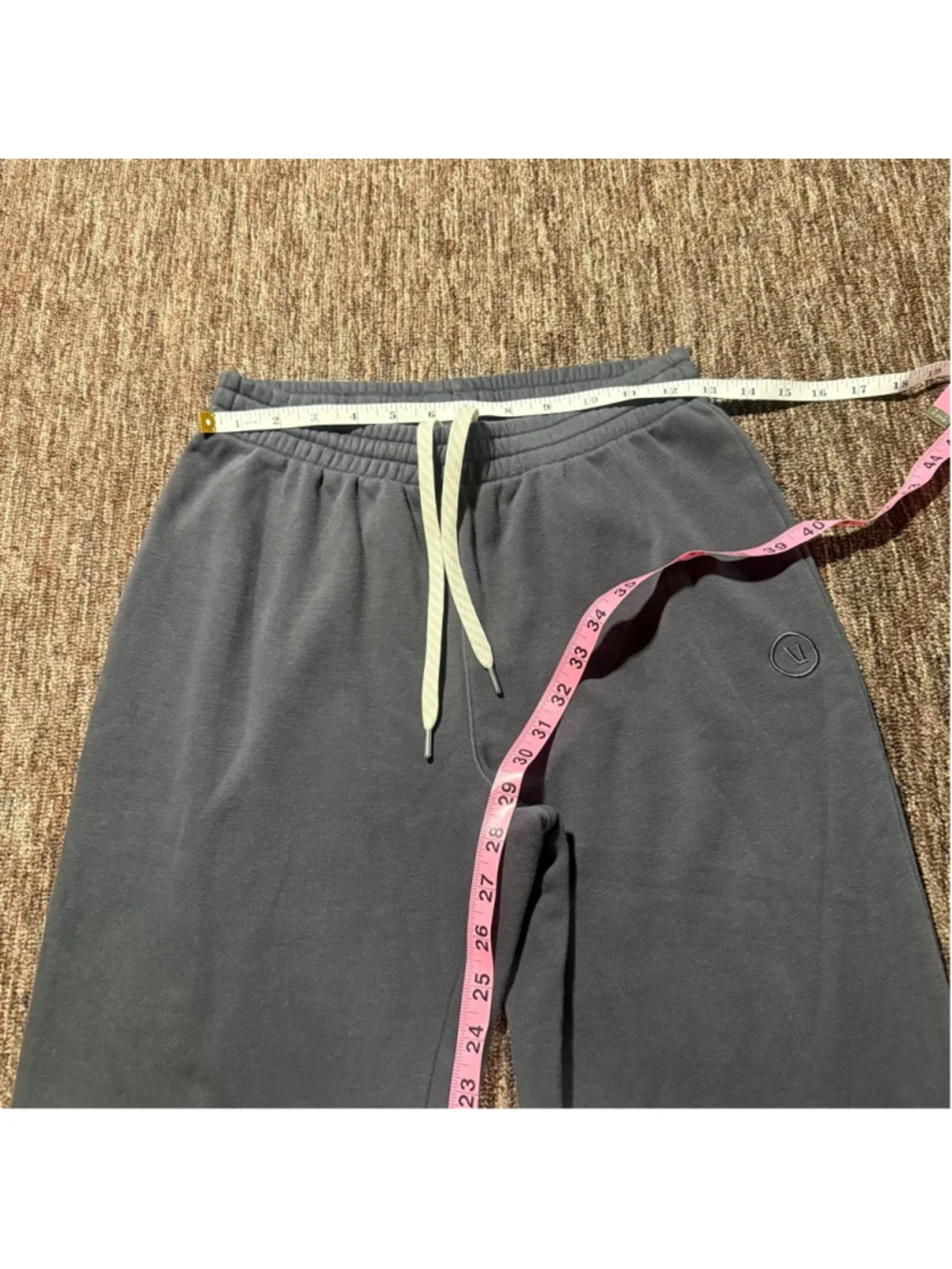 Vuori Sedona Wide Leg Split Hem Sweatpants lounge Grey Small - Picture 6 of 8
